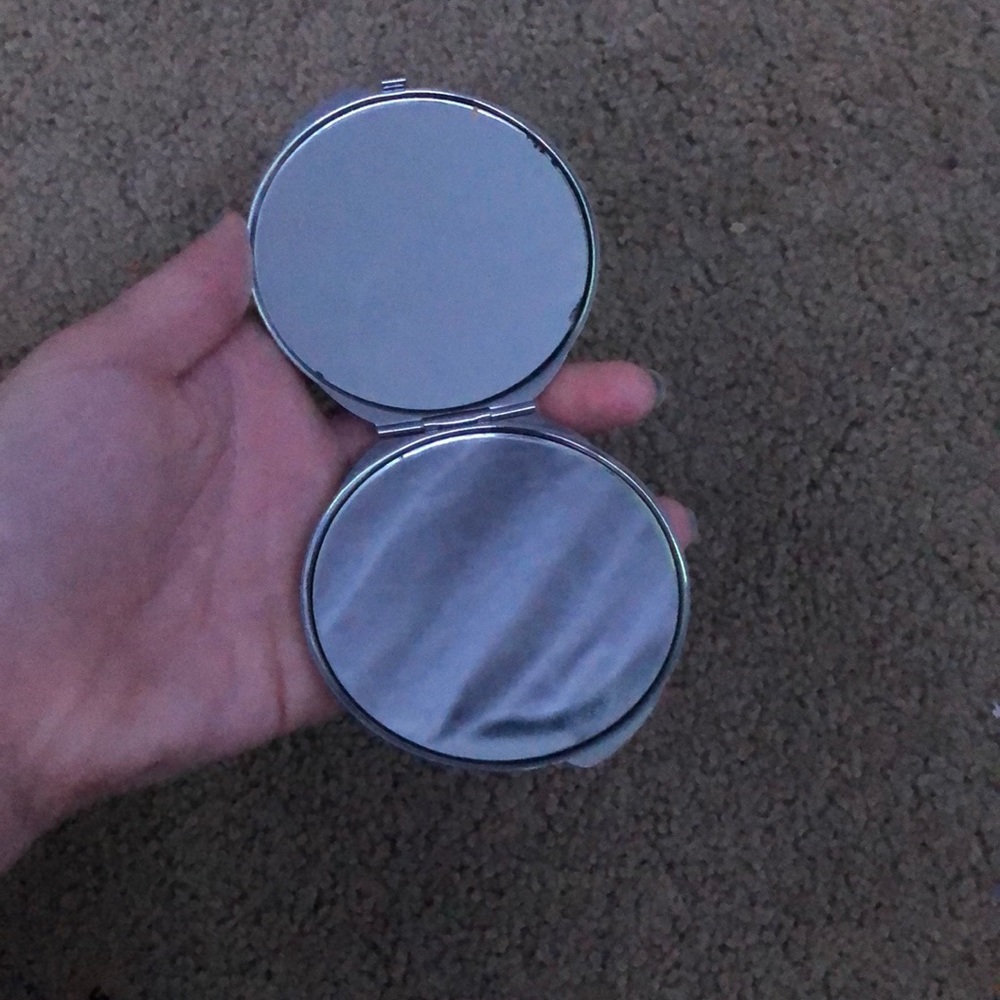 Compact mirror - Picture 2 of 3